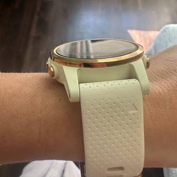 Garmin Fenix 5S Sapphire crystal  Smartwatch - Picture 3 of 13